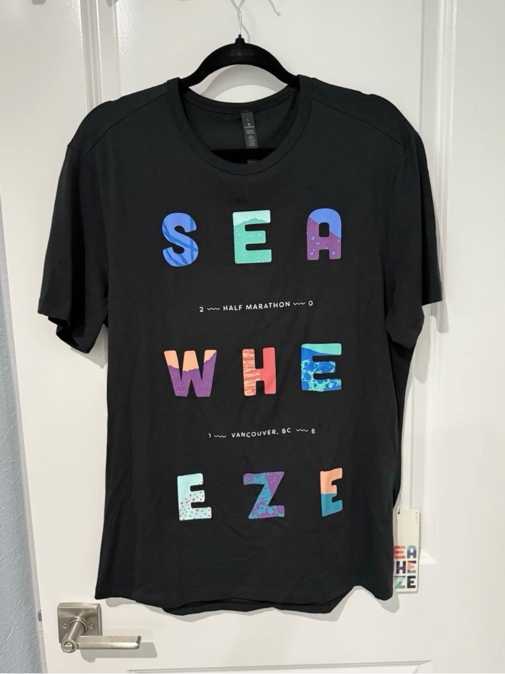 NWT 2018 Lululemon
Seawheeze Marathon 5-Year Basic Shirt - Men's Large